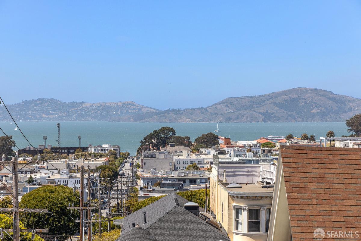 Detail Gallery Image 2 of 41 For 1998 Vallejo St #2,  San Francisco,  CA 94123 - 3 Beds | 2 Baths