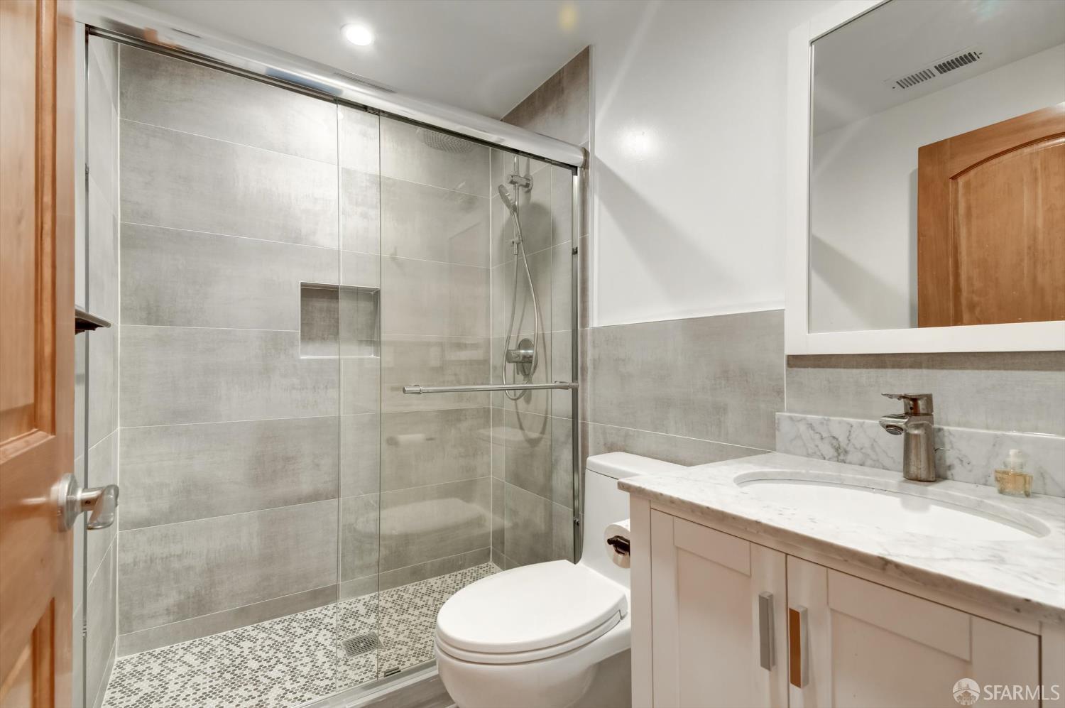 Detail Gallery Image 11 of 58 For 62 Vernon St, San Francisco,  CA 94132 - 7 Beds | 5/1 Baths