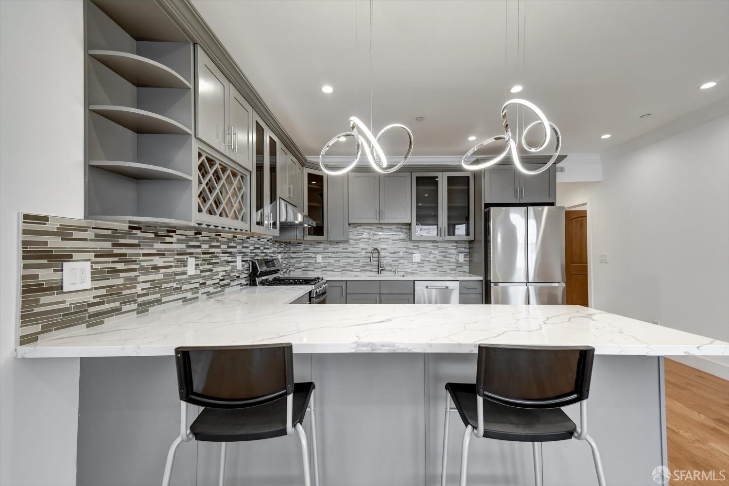 Detail Gallery Image 4 of 58 For 62 Vernon St, San Francisco,  CA 94132 - 7 Beds | 5/1 Baths