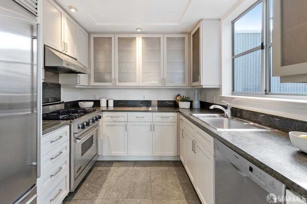 Detail Gallery Image 8 of 31 For 15 Lucerne St #B,  San Francisco,  CA 94103 - 2 Beds | 2/1 Baths