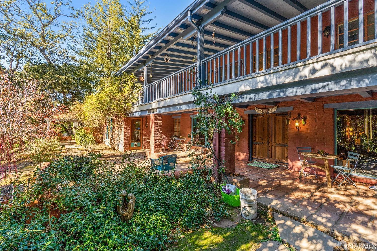 Detail Gallery Image 6 of 23 For 10 Joaquin Rd, Portola Valley,  CA 94028 - 5 Beds | 3/1 Baths