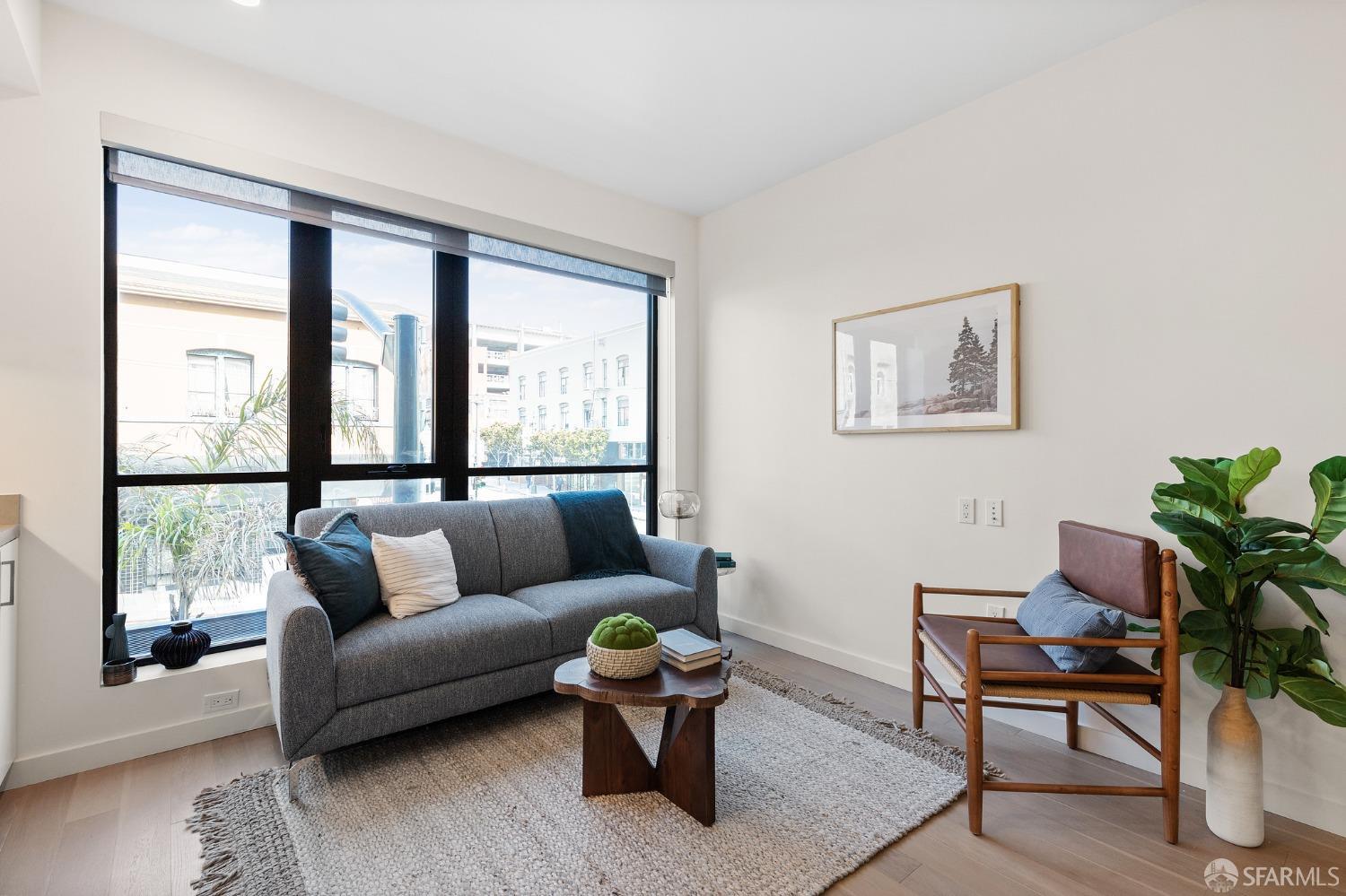 Photo #2: 425053324 Listing 