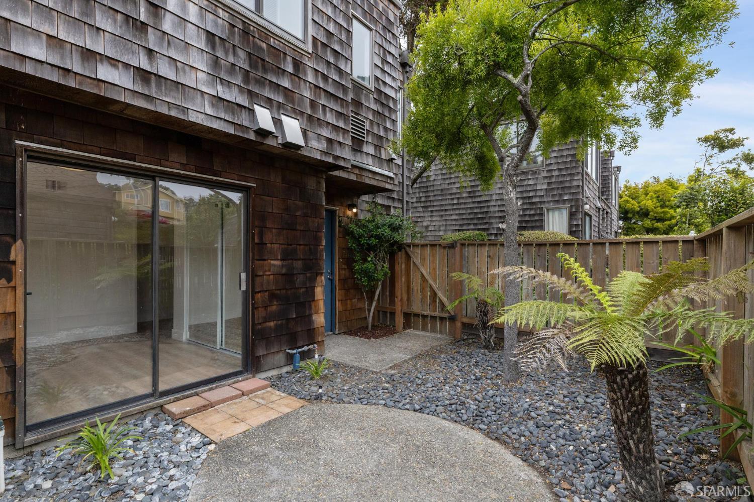 Photo #4: 425052482 Listing 