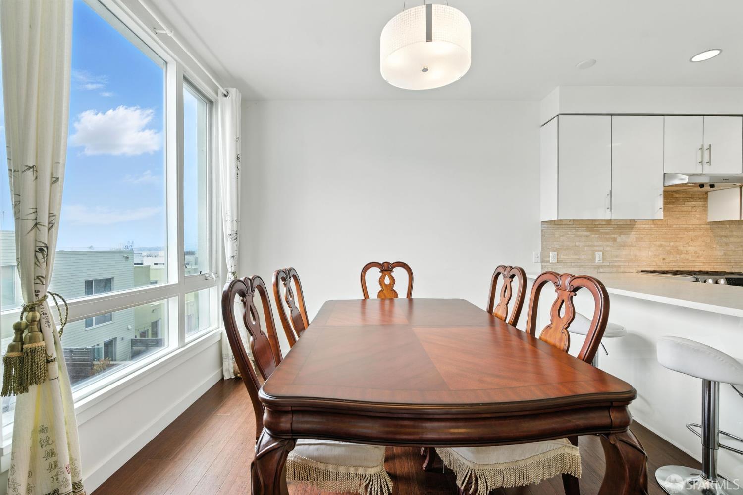 Photo #11: 425038286 Listing: Photo #11