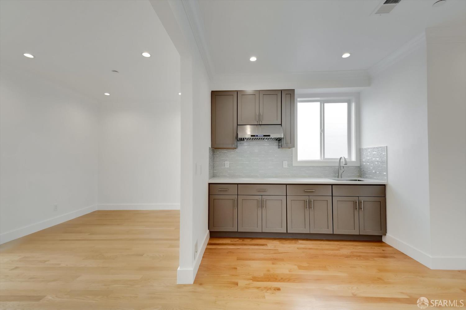 Detail Gallery Image 6 of 58 For 62 Vernon St, San Francisco,  CA 94132 - 7 Beds | 5/1 Baths