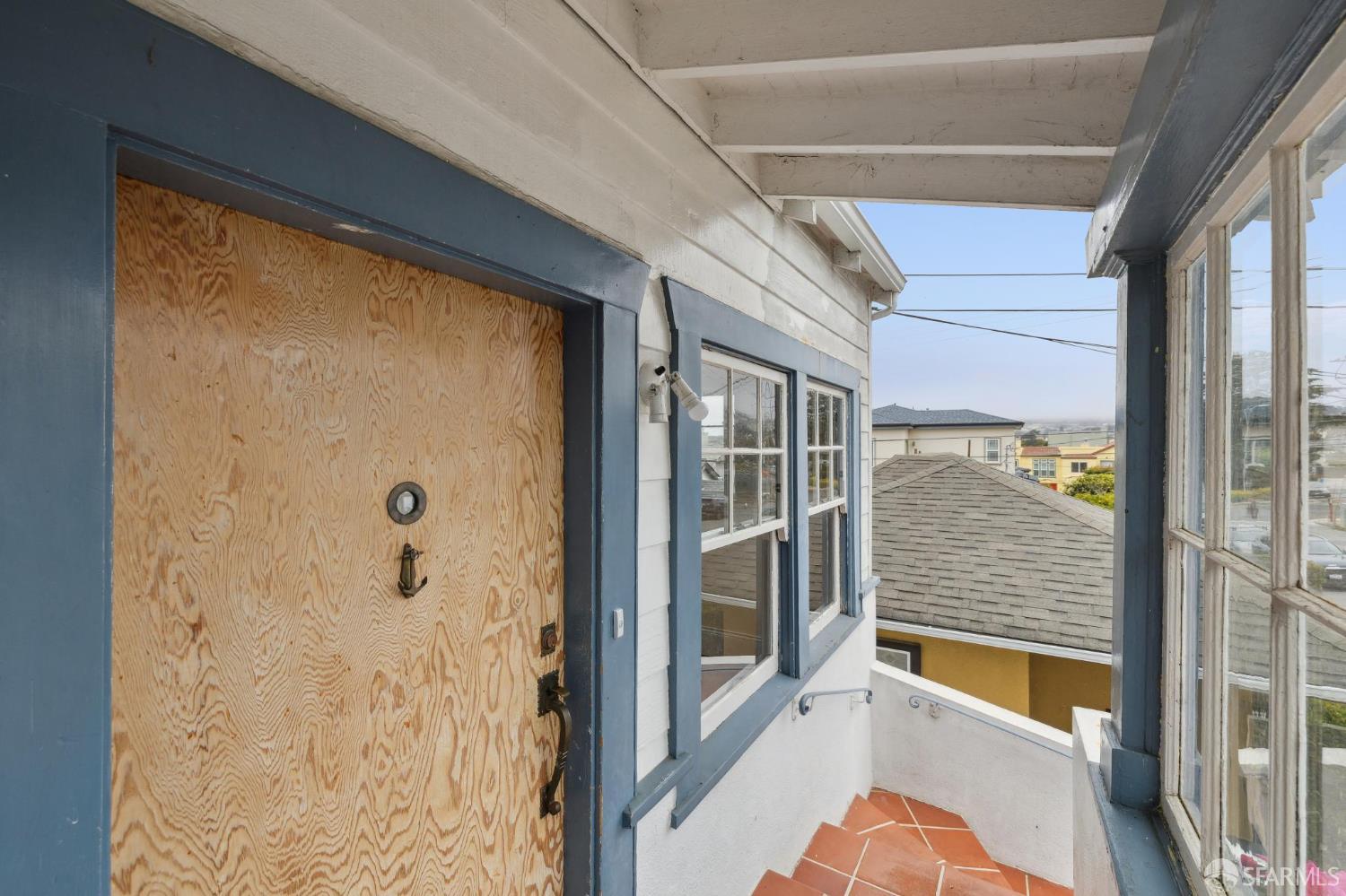Detail Gallery Image 7 of 43 For 375 Byxbee St, San Francisco,  CA 94132 - 3 Beds | 1 Baths