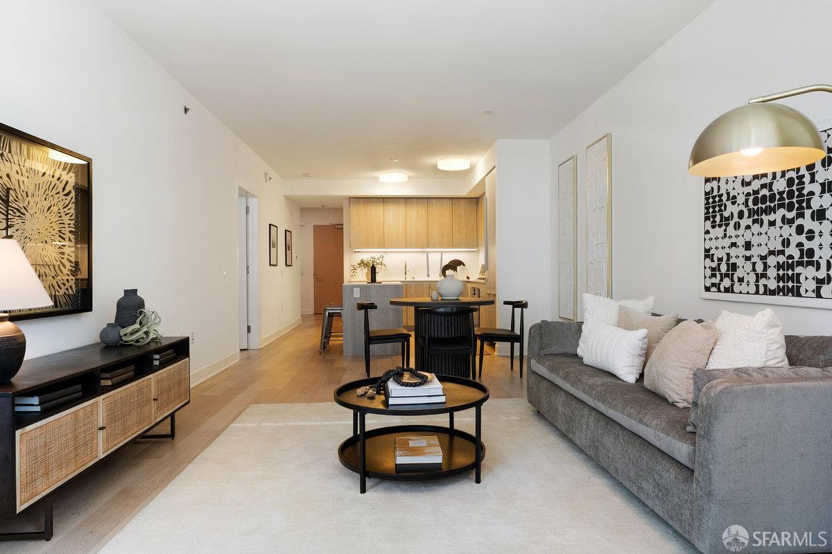 Photo #8: 425052251 Listing: Photo #8