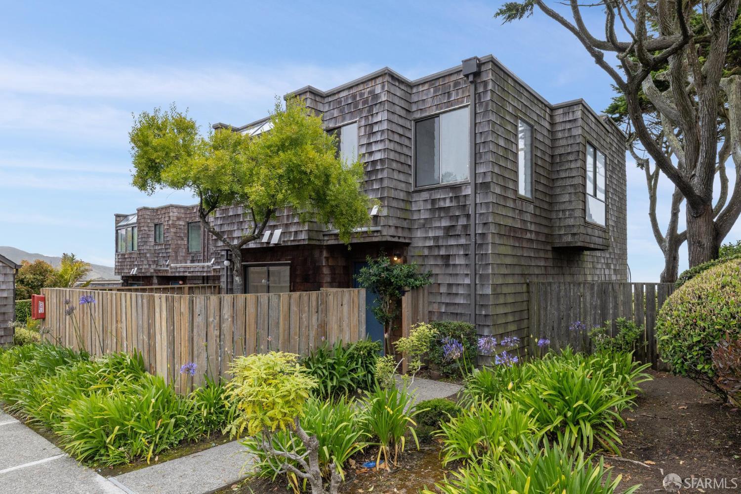 Photo #2: 425052482 Listing 
