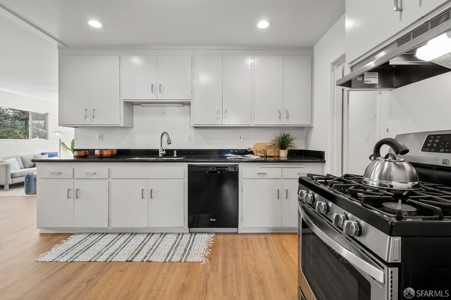 Detail Gallery Image 20 of 43 For 1933 Wayne Ave, San Leandro,  CA 94577 - 3 Beds | 2 Baths