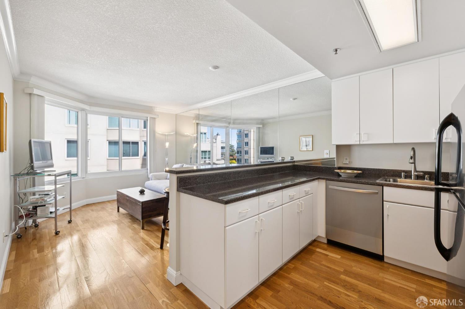Photo #3: 425053273 Listing 
