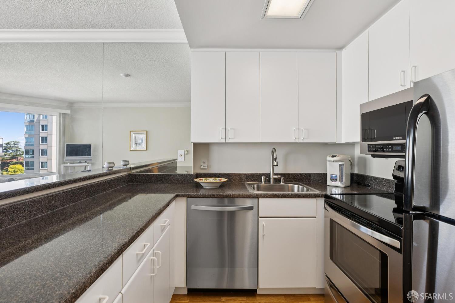 Photo #7: 425053273 Listing: Photo #7