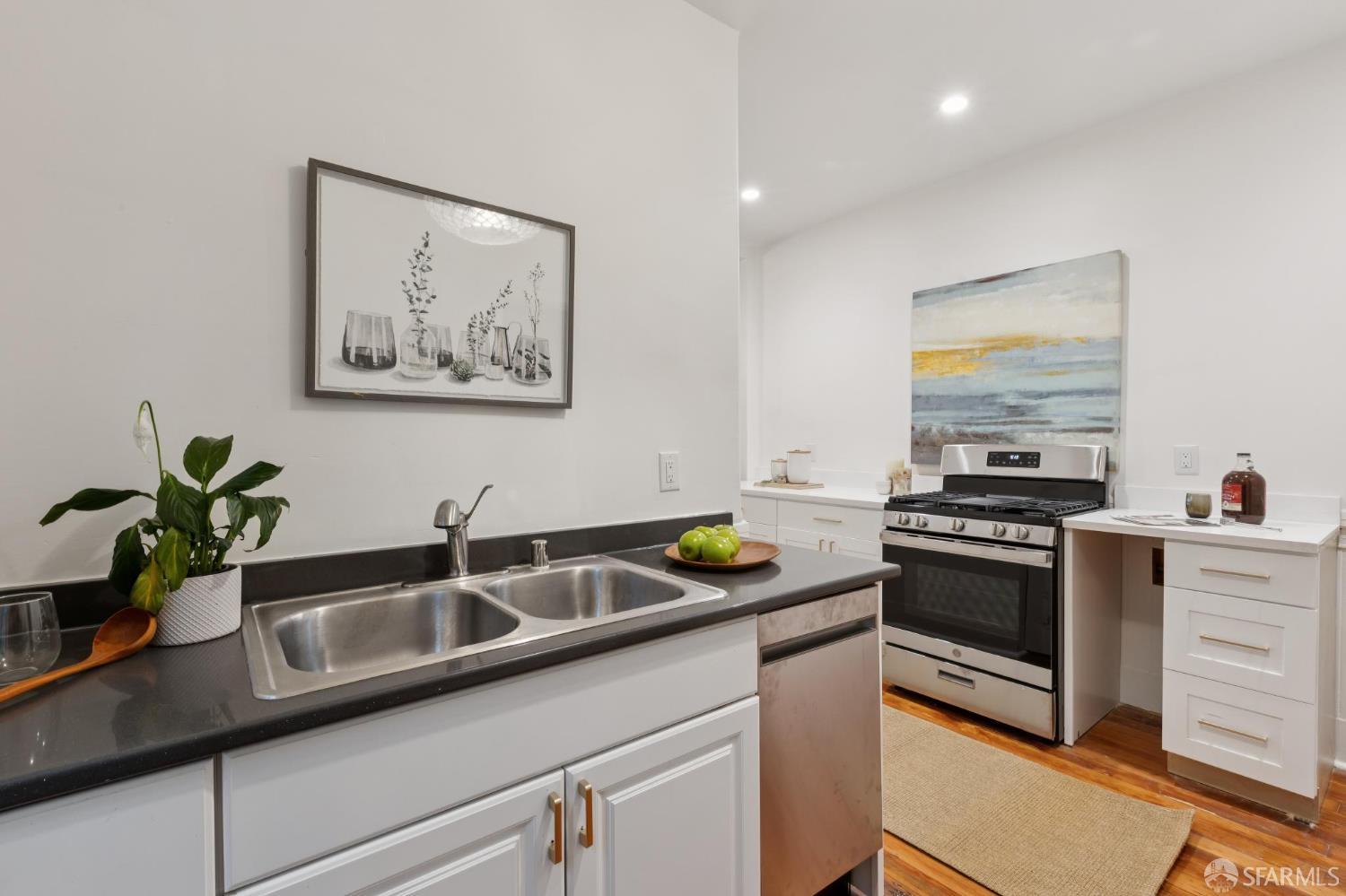 Detail Gallery Image 10 of 25 For 1030 Jackson St, San Francisco,  CA 94133 - 1 Beds | 1 Baths