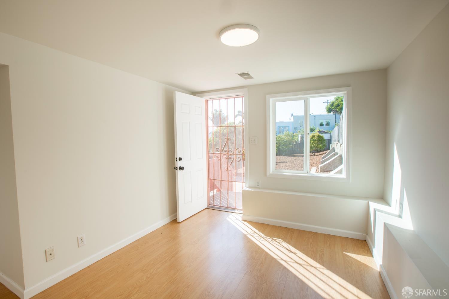 Detail Gallery Image 10 of 14 For 316 Bridgeview Dr, San Francisco,  CA 94124 - 3 Beds | 2 Baths