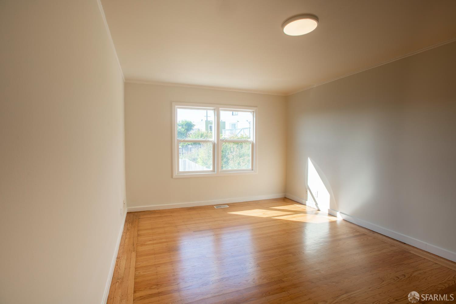 Detail Gallery Image 7 of 14 For 316 Bridgeview Dr, San Francisco,  CA 94124 - 3 Beds | 2 Baths