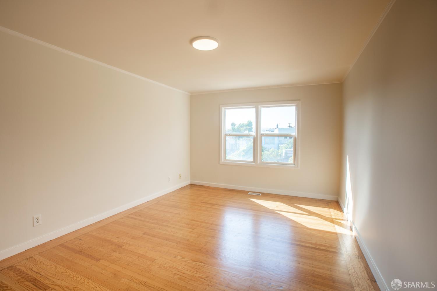 Detail Gallery Image 6 of 14 For 316 Bridgeview Dr, San Francisco,  CA 94124 - 3 Beds | 2 Baths