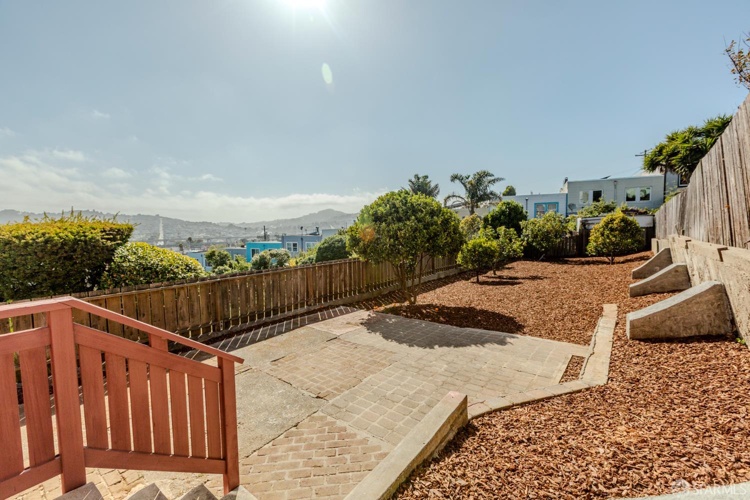 Detail Gallery Image 1 of 14 For 316 Bridgeview Dr, San Francisco,  CA 94124 - 3 Beds | 2 Baths