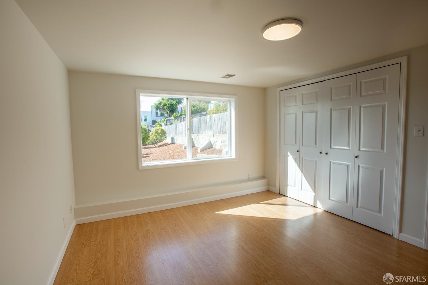 Detail Gallery Image 9 of 14 For 316 Bridgeview Dr, San Francisco,  CA 94124 - 3 Beds | 2 Baths