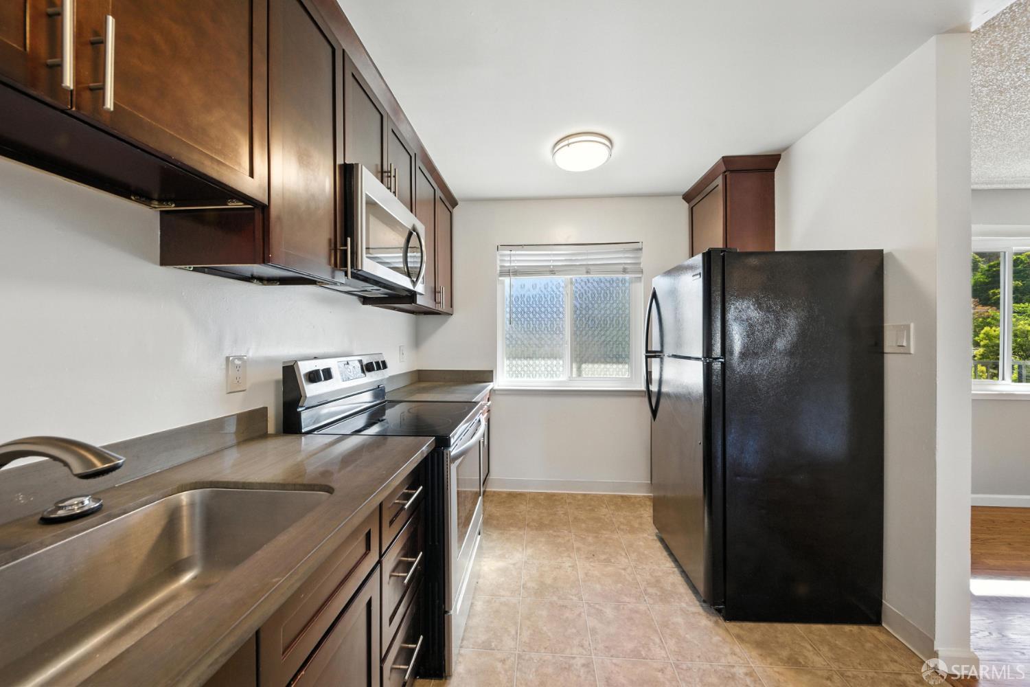 Detail Gallery Image 6 of 16 For 1543 Berrellesa St #1547,  Martinez,  CA 94553 - 2 Beds | 1 Baths