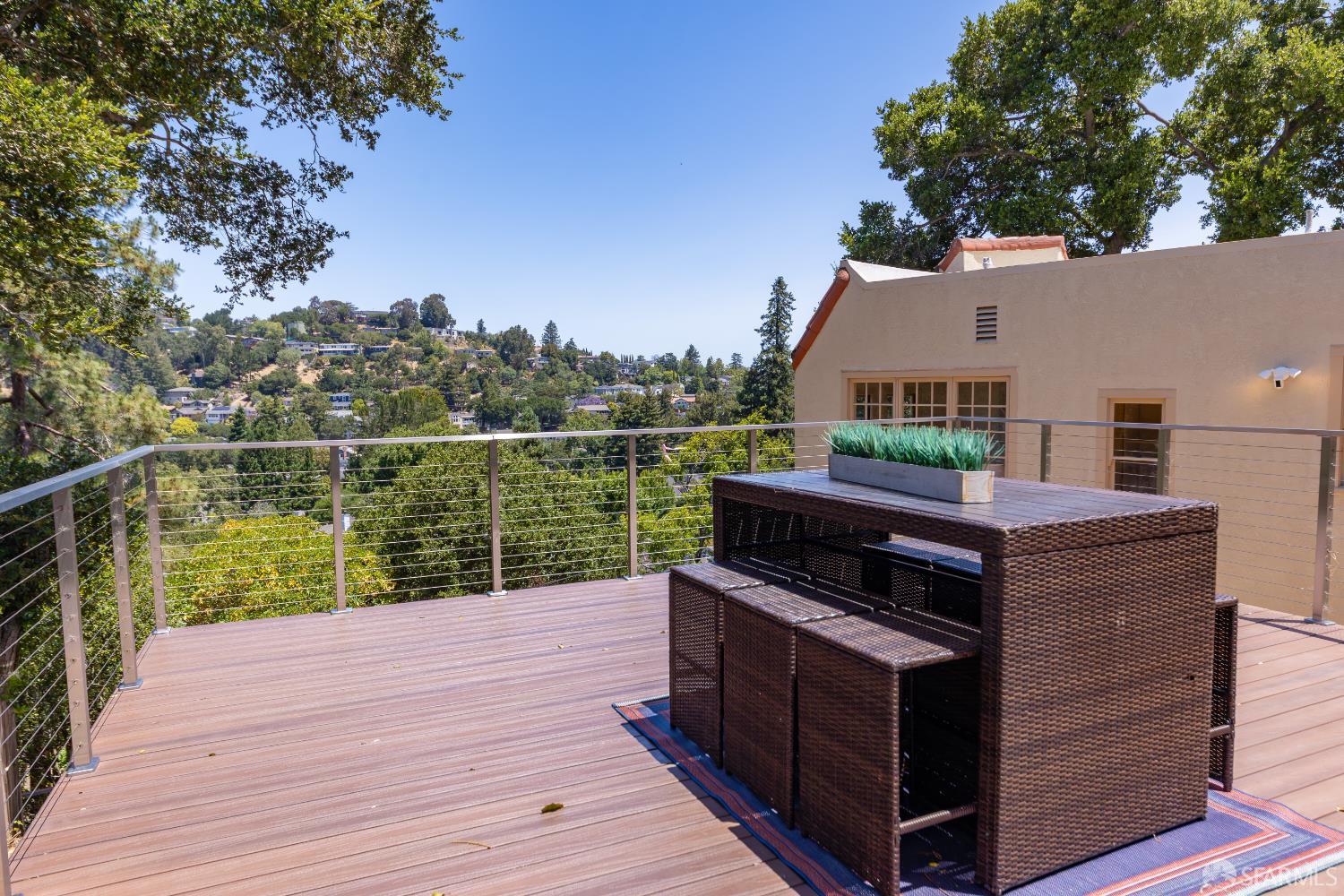 Detail Gallery Image 21 of 24 For 153 Dale Ave, San Carlos,  CA 94070 - 3 Beds | 3 Baths
