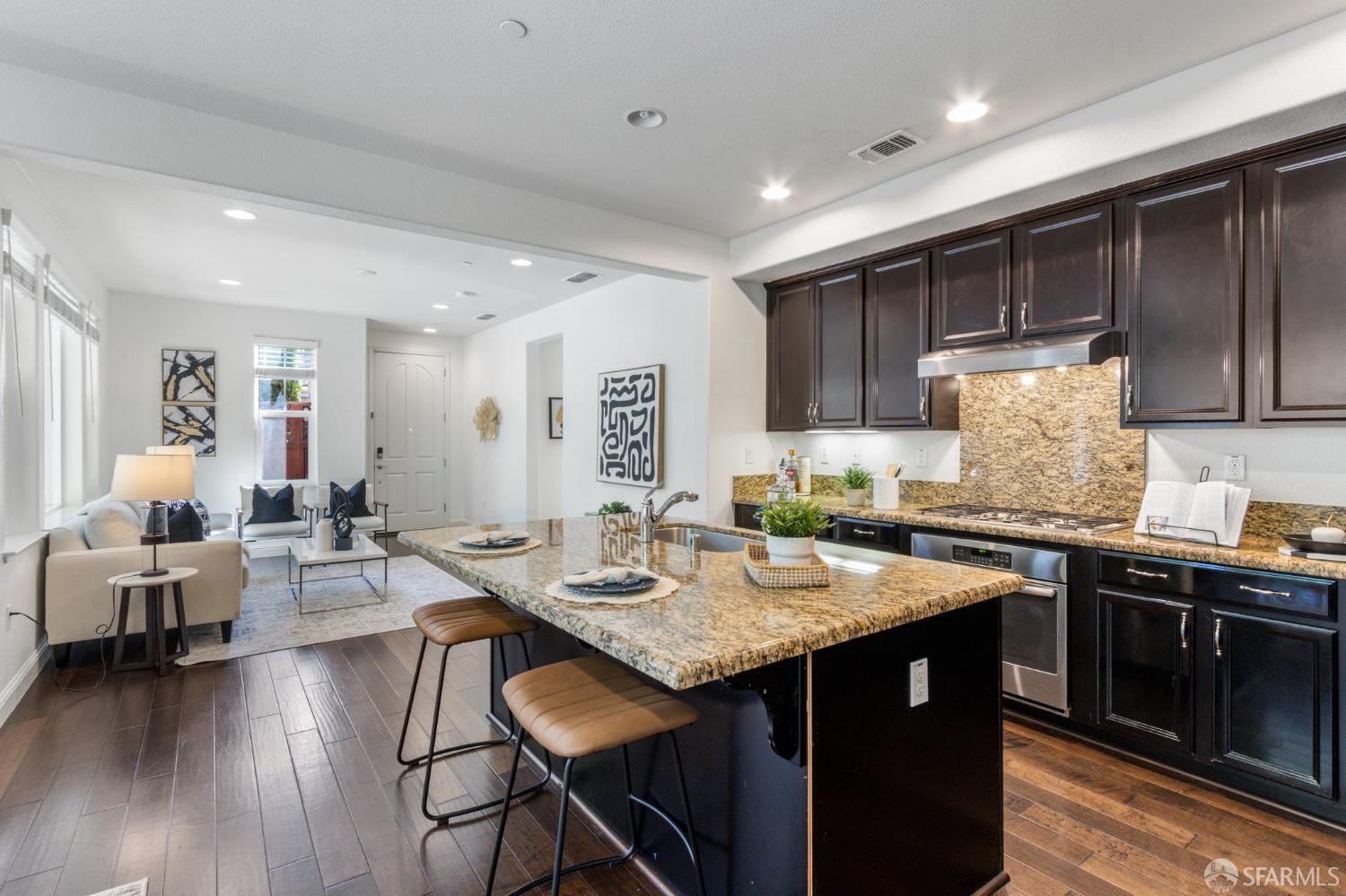 Detail Gallery Image 13 of 61 For 3069 Vittoria Loop, Dublin,  CA 94568 - 5 Beds | 4 Baths