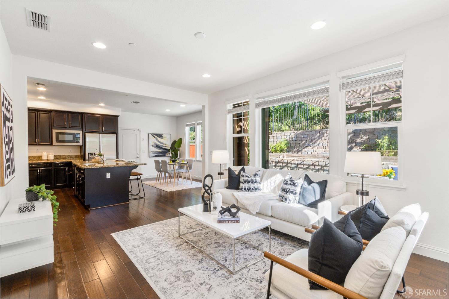 Detail Gallery Image 5 of 61 For 3069 Vittoria Loop, Dublin,  CA 94568 - 5 Beds | 4 Baths