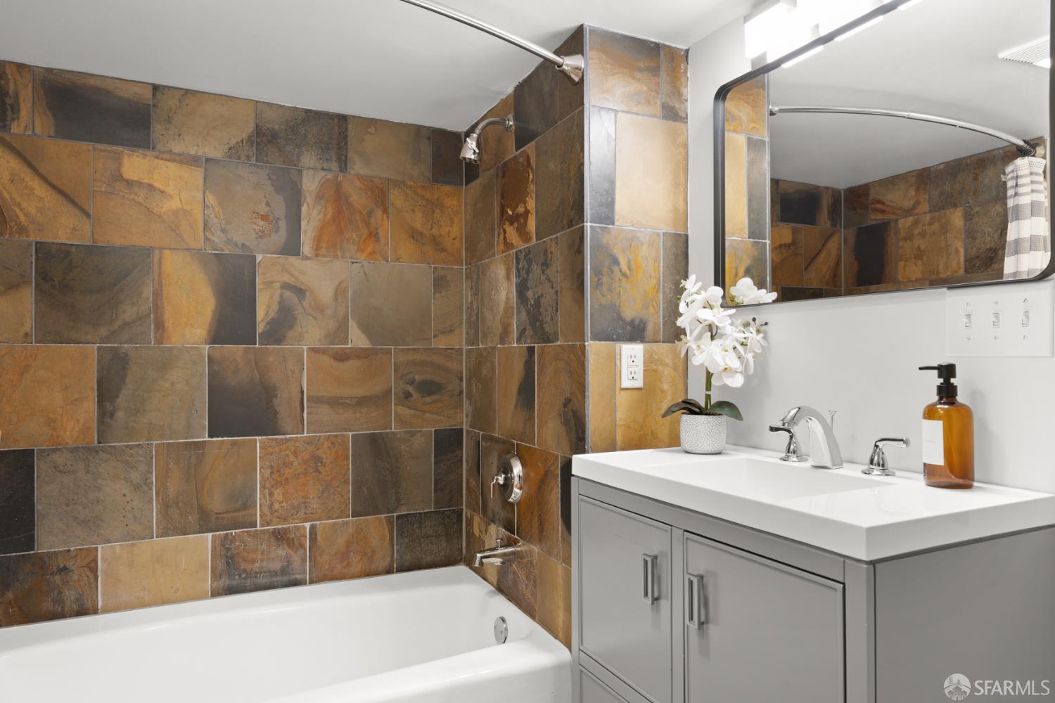 Photo #16: 425053667 Listing: Photo #16
