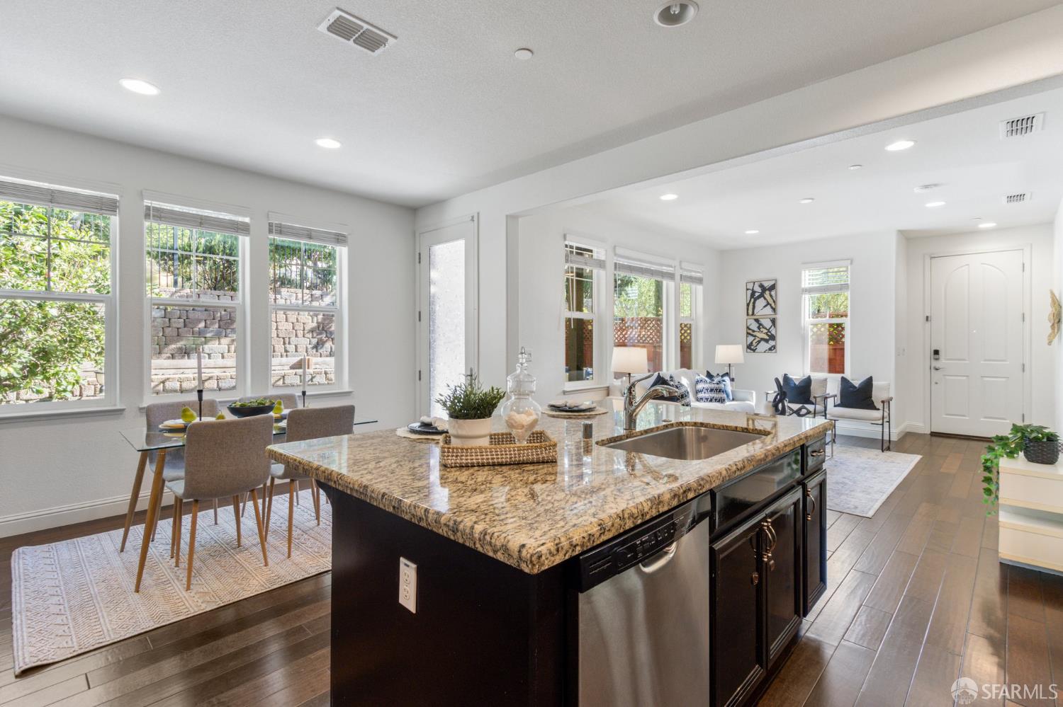 Detail Gallery Image 11 of 61 For 3069 Vittoria Loop, Dublin,  CA 94568 - 5 Beds | 4 Baths