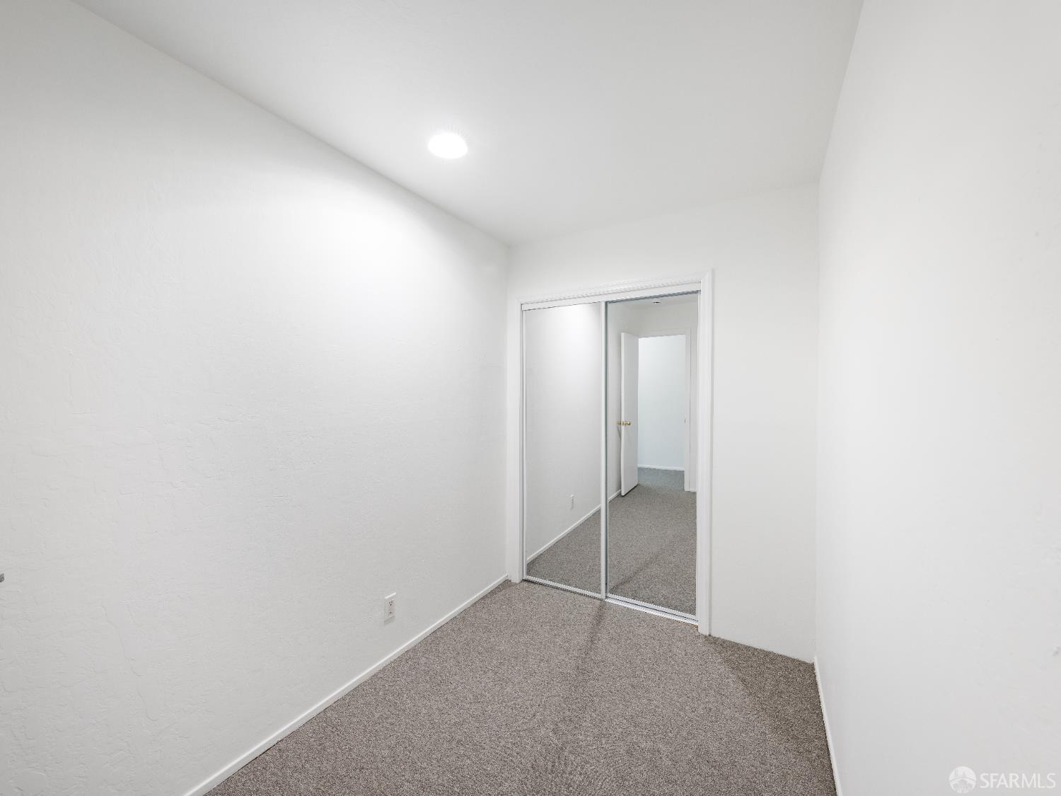 Photo #4: 425053671 Listing 