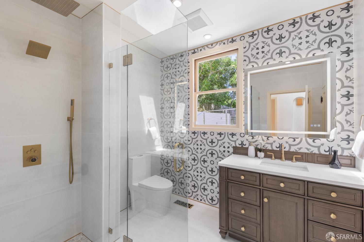 Detail Gallery Image 15 of 24 For 153 Dale Ave, San Carlos,  CA 94070 - 3 Beds | 3 Baths