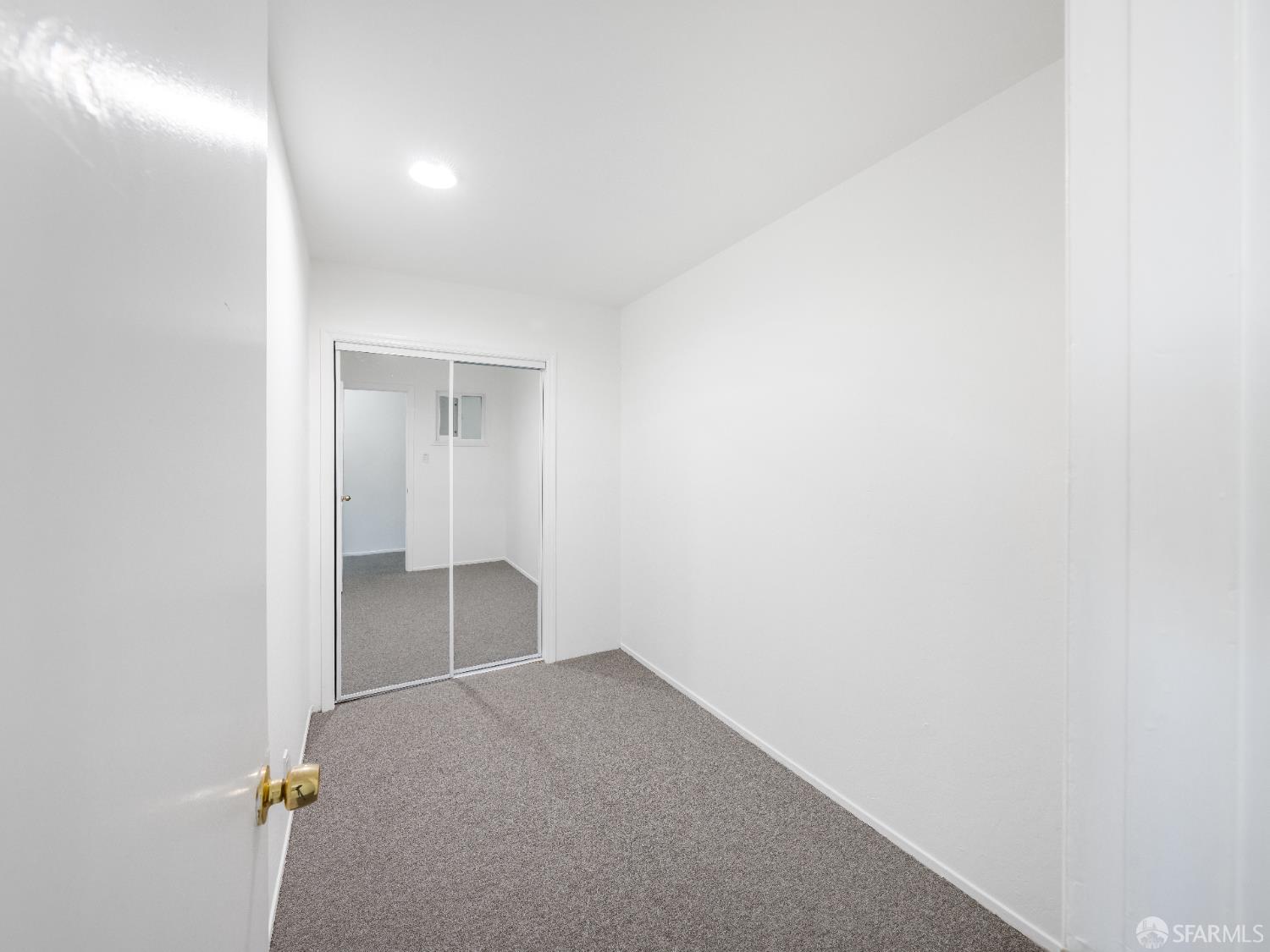 Photo #3: 425053671 Listing 