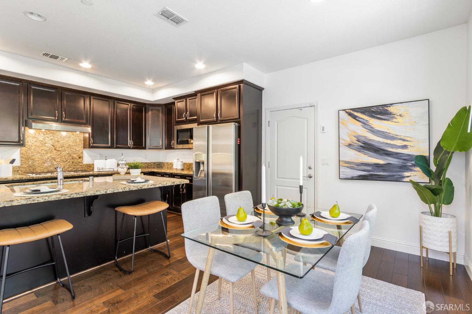 Detail Gallery Image 9 of 61 For 3069 Vittoria Loop, Dublin,  CA 94568 - 5 Beds | 4 Baths