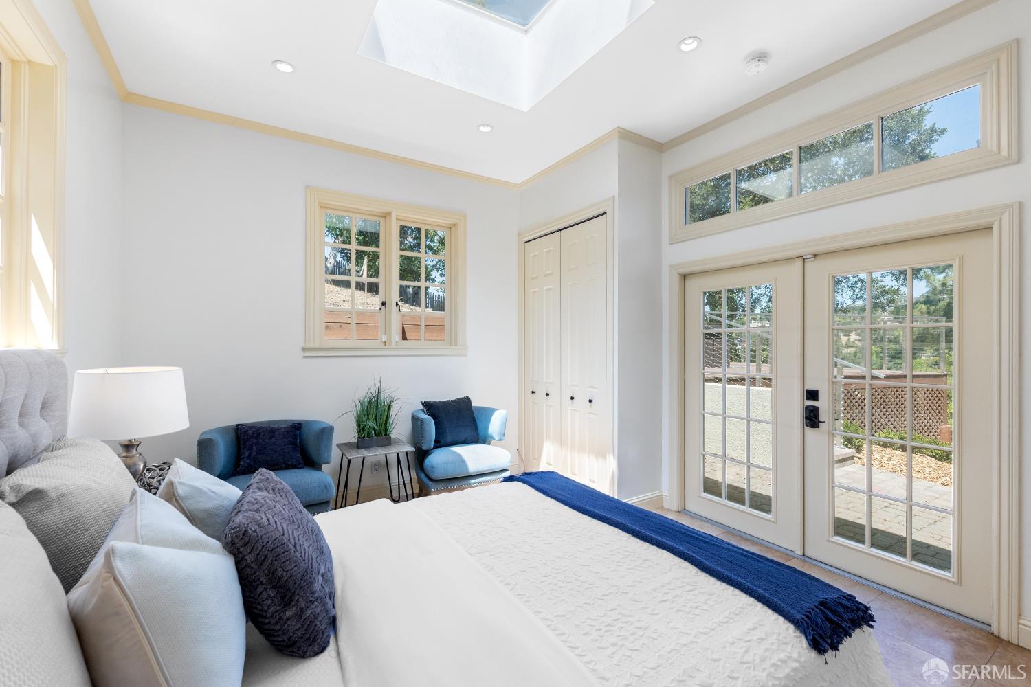 Detail Gallery Image 11 of 24 For 153 Dale Ave, San Carlos,  CA 94070 - 3 Beds | 3 Baths