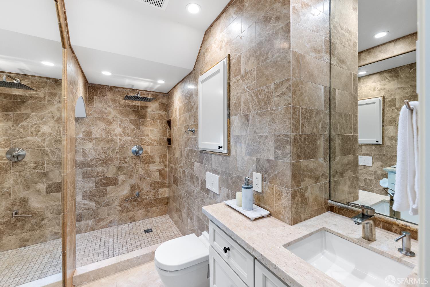 Detail Gallery Image 19 of 24 For 153 Dale Ave, San Carlos,  CA 94070 - 3 Beds | 3 Baths