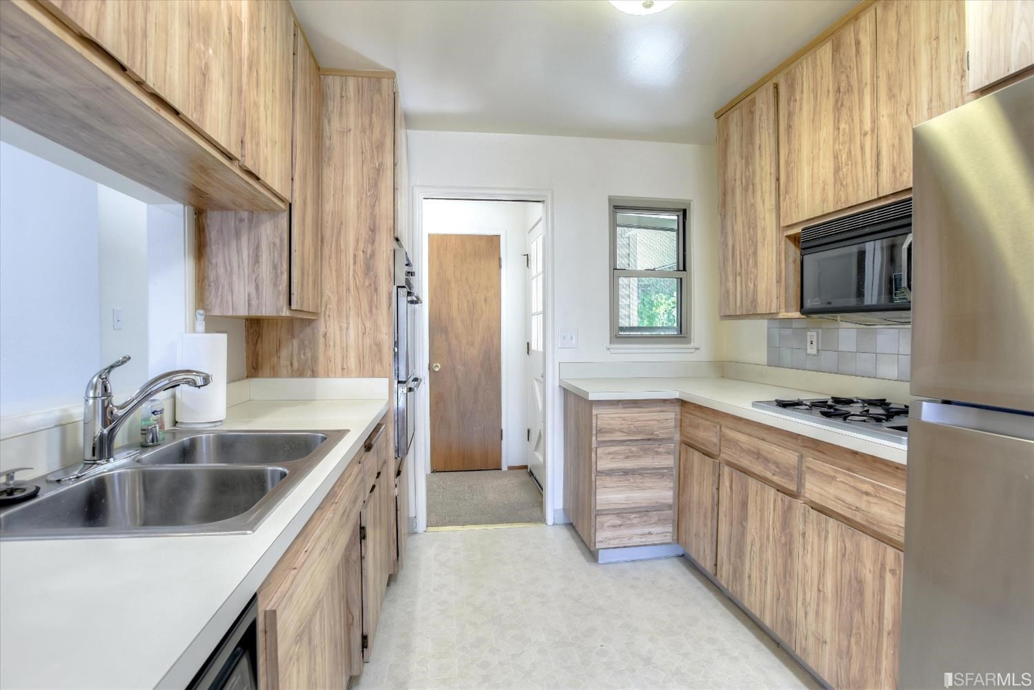 Detail Gallery Image 10 of 36 For 2418 S Norfolk St, San Mateo,  CA 94403 - 3 Beds | 2 Baths