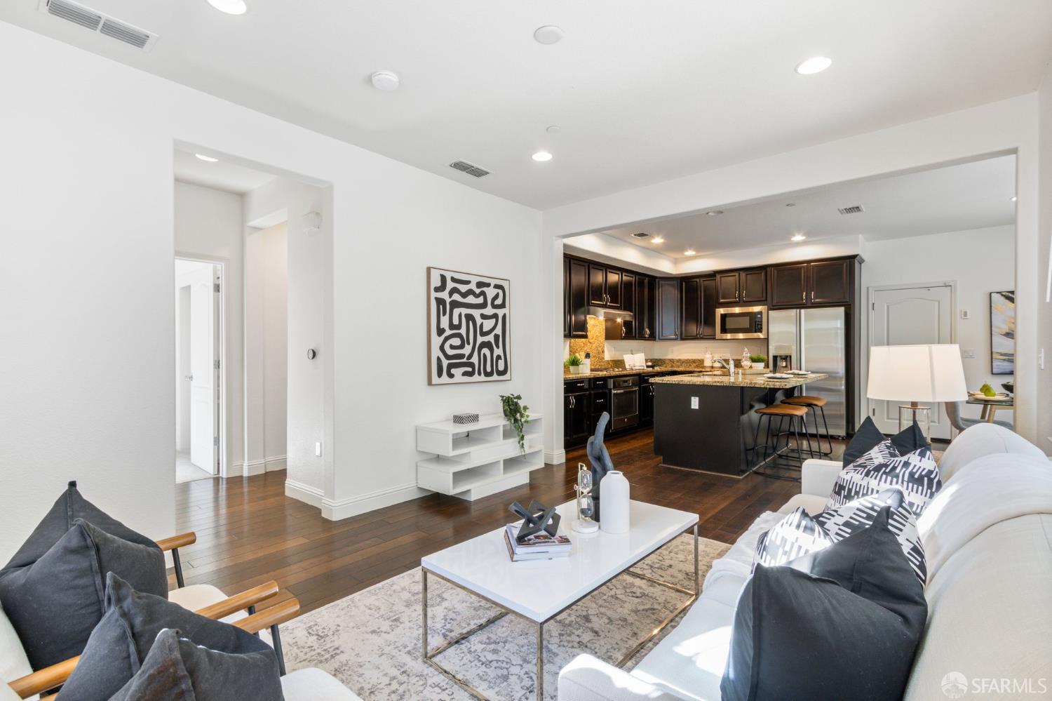 Detail Gallery Image 4 of 61 For 3069 Vittoria Loop, Dublin,  CA 94568 - 5 Beds | 4 Baths