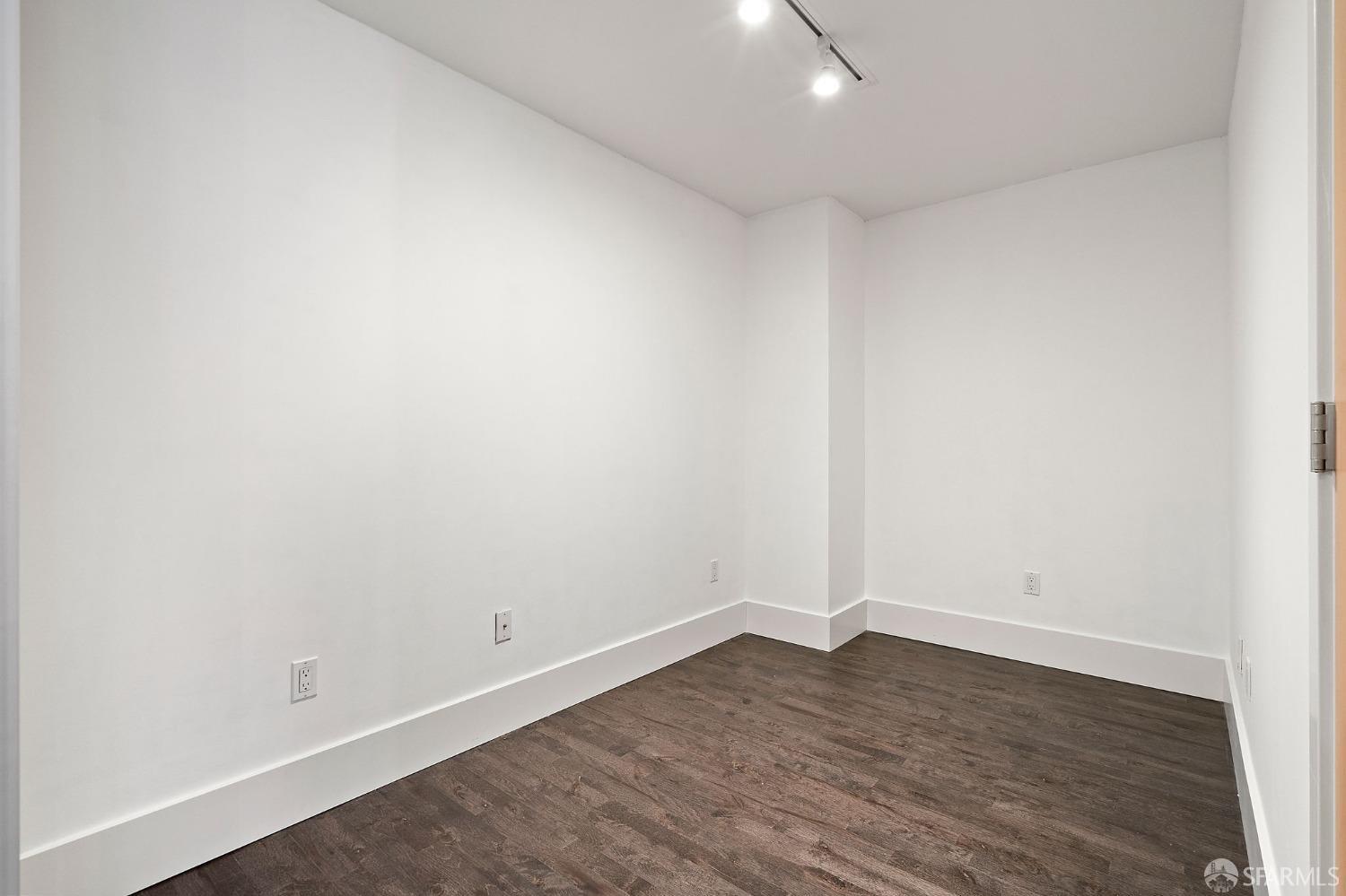 Photo #17: 425053855 Listing: Photo #17