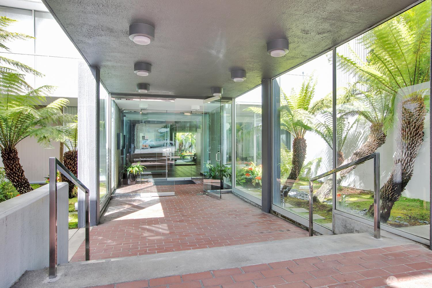 Photo #3: 425047626 Listing 