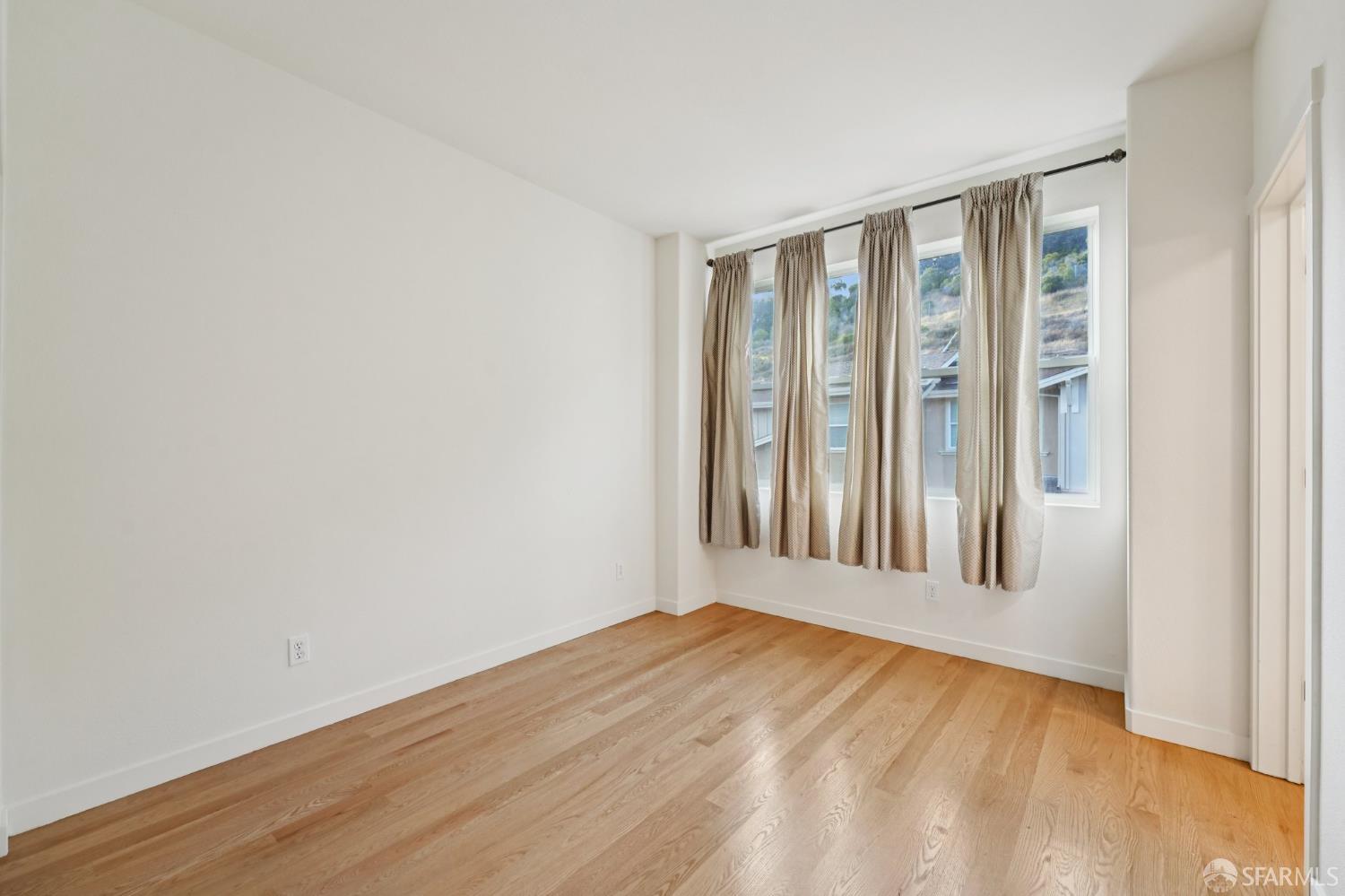 Photo #21: 425051102 Listing: Photo #21