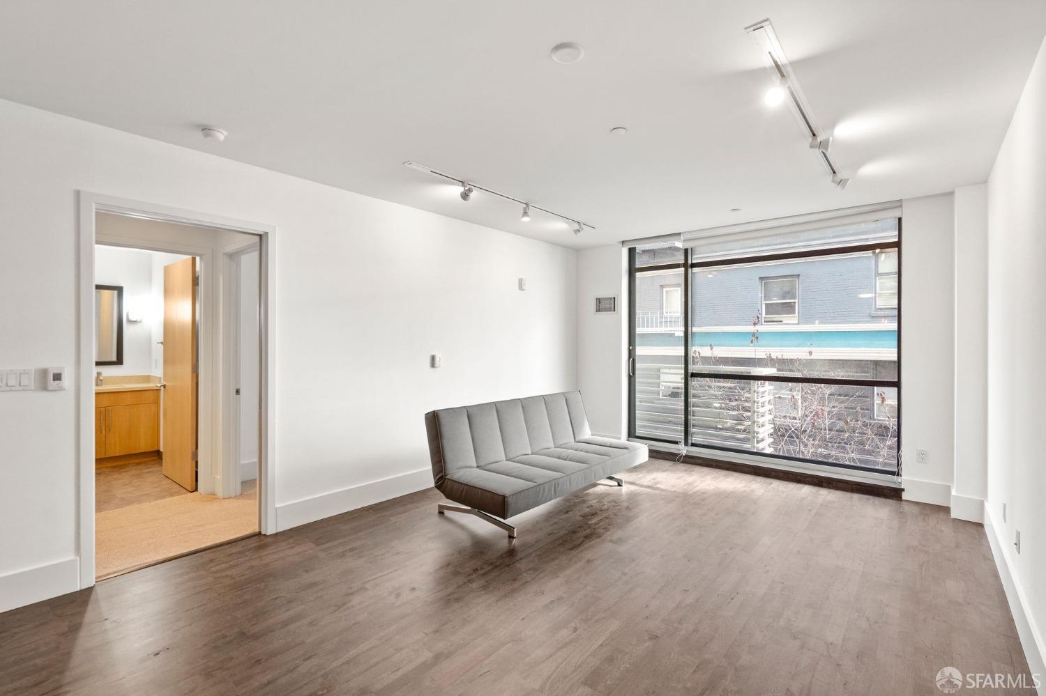 Photo #11: 425053855 Listing: Photo #11