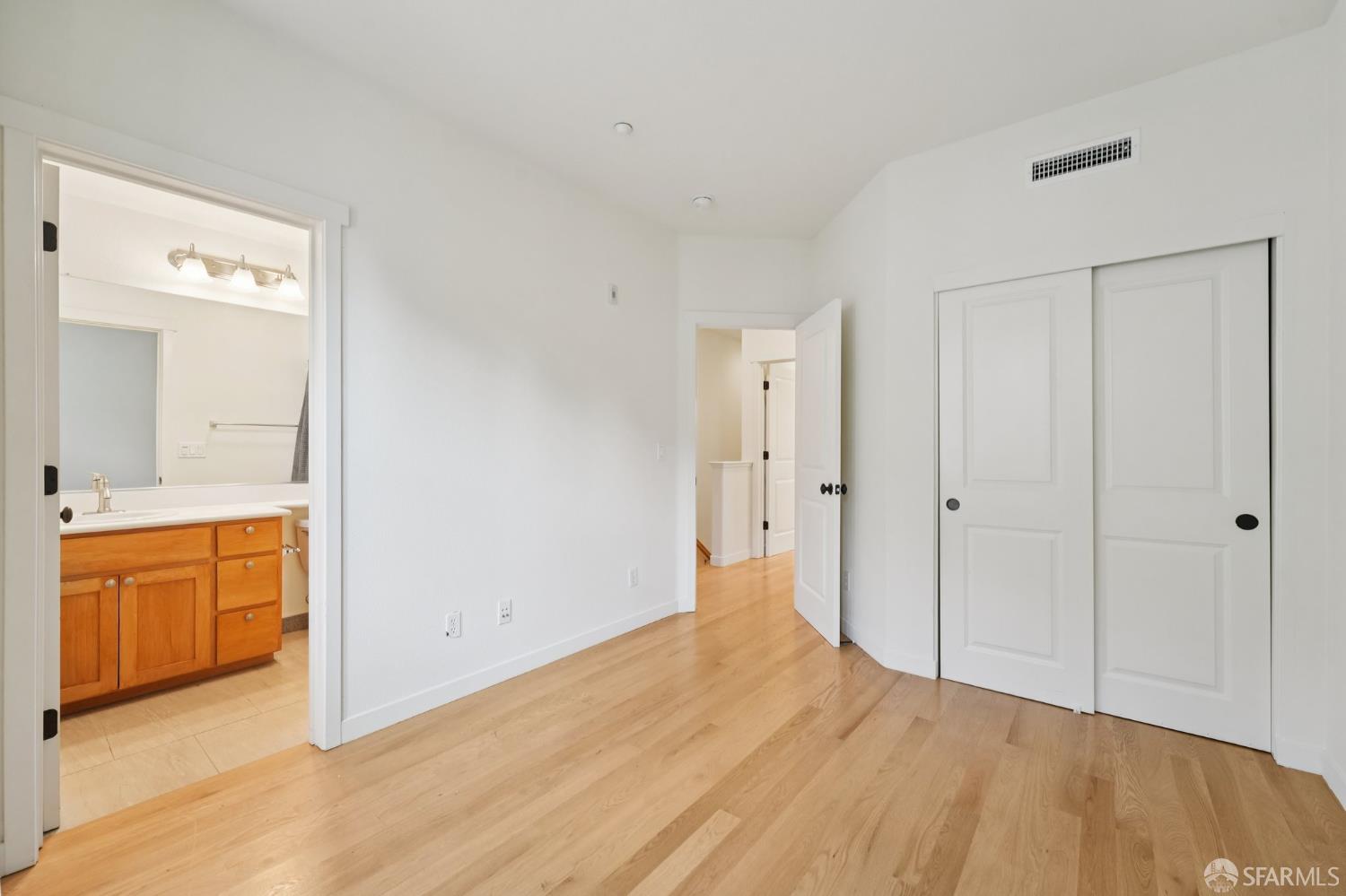 Photo #23: 425051102 Listing: Photo #23