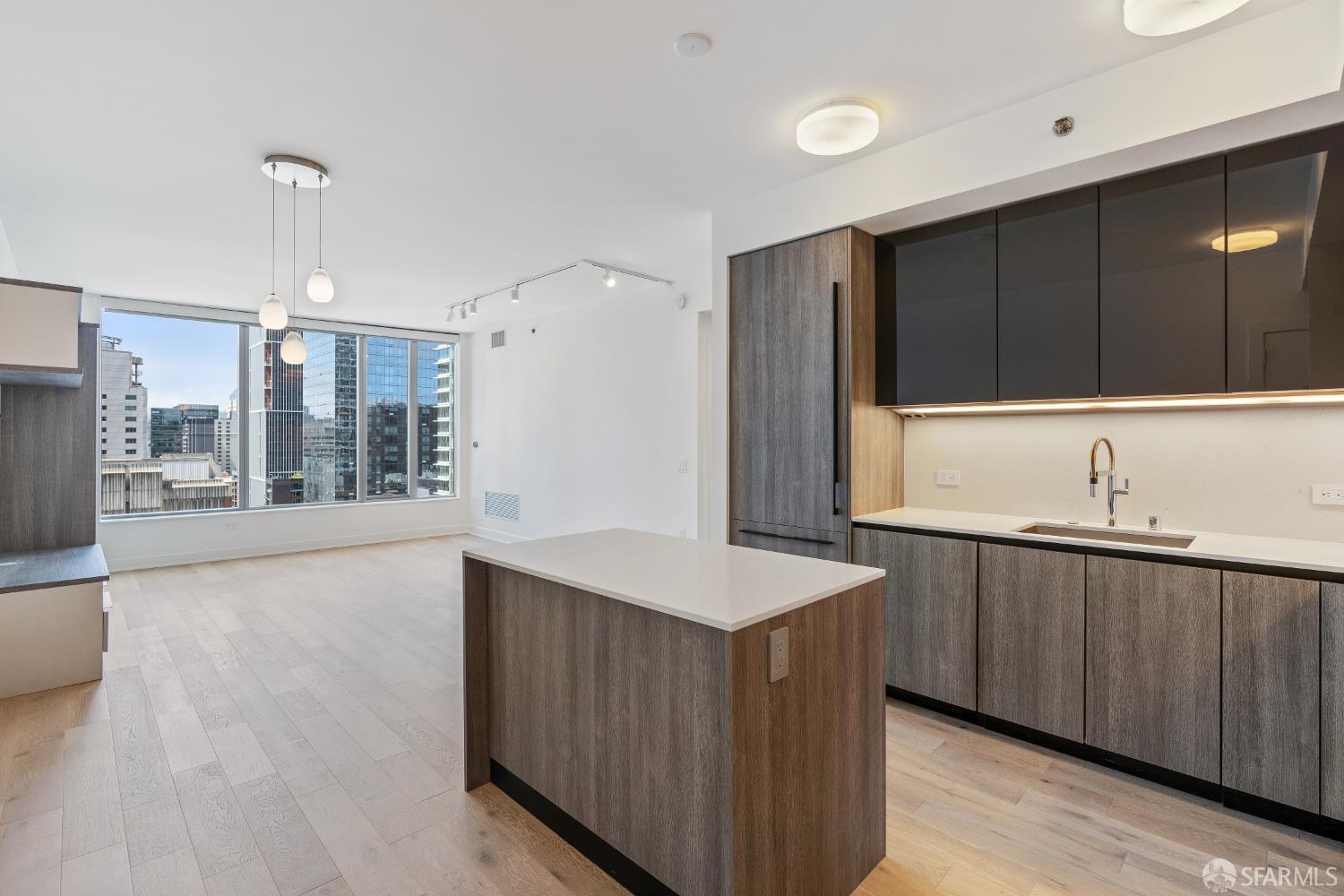 Detail Gallery Image 2 of 43 For 201 Folsom St 18h,  San Francisco,  CA 94105 - 1 Beds | 1 Baths