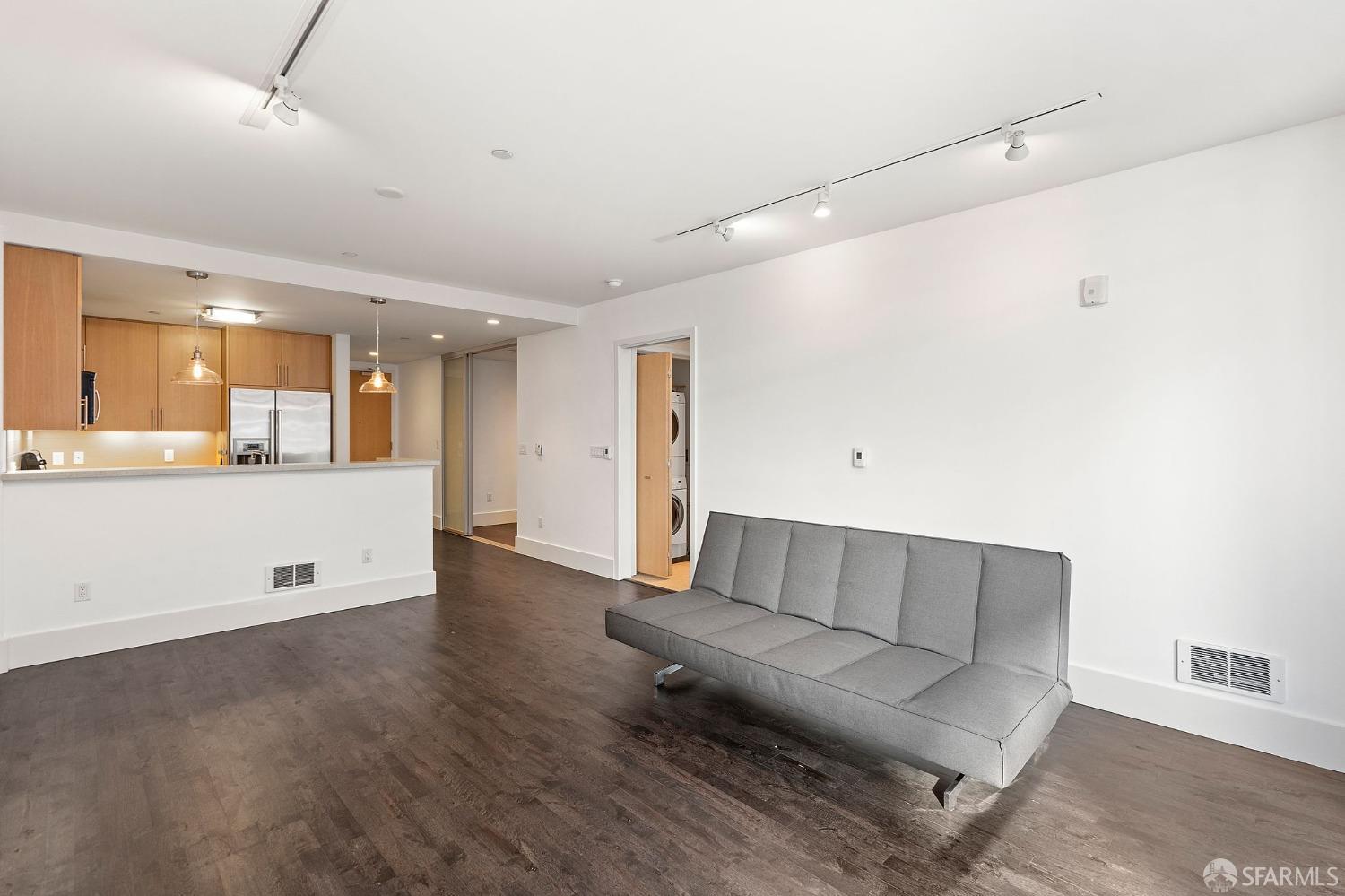 Photo #10: 425053855 Listing: Photo #10