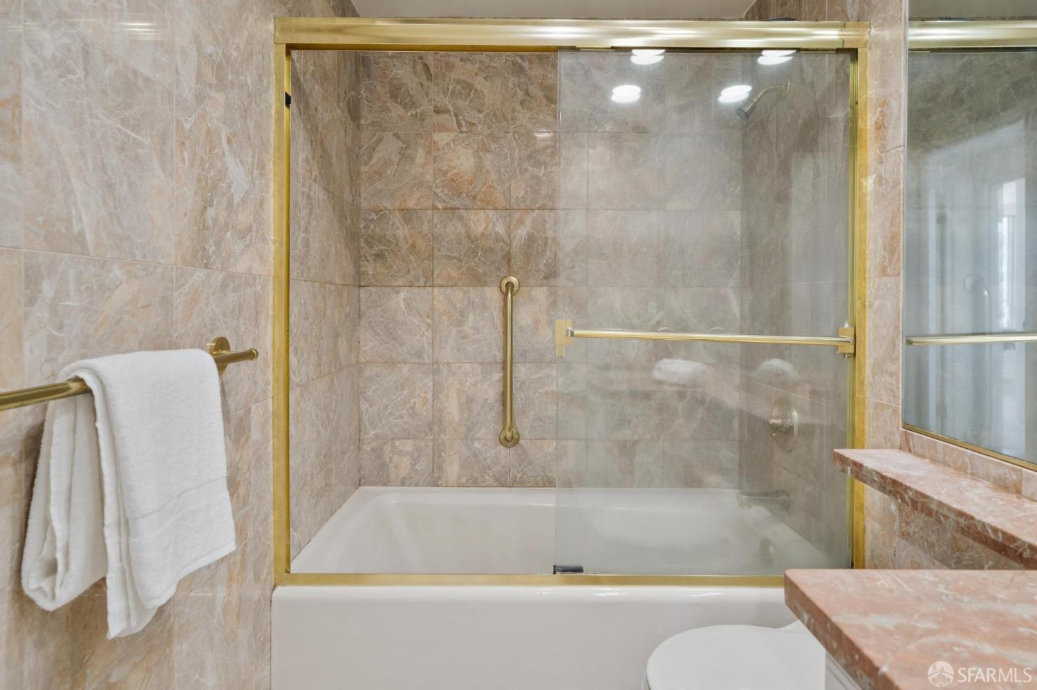 Photo #19: 425046723 Listing: Photo #19