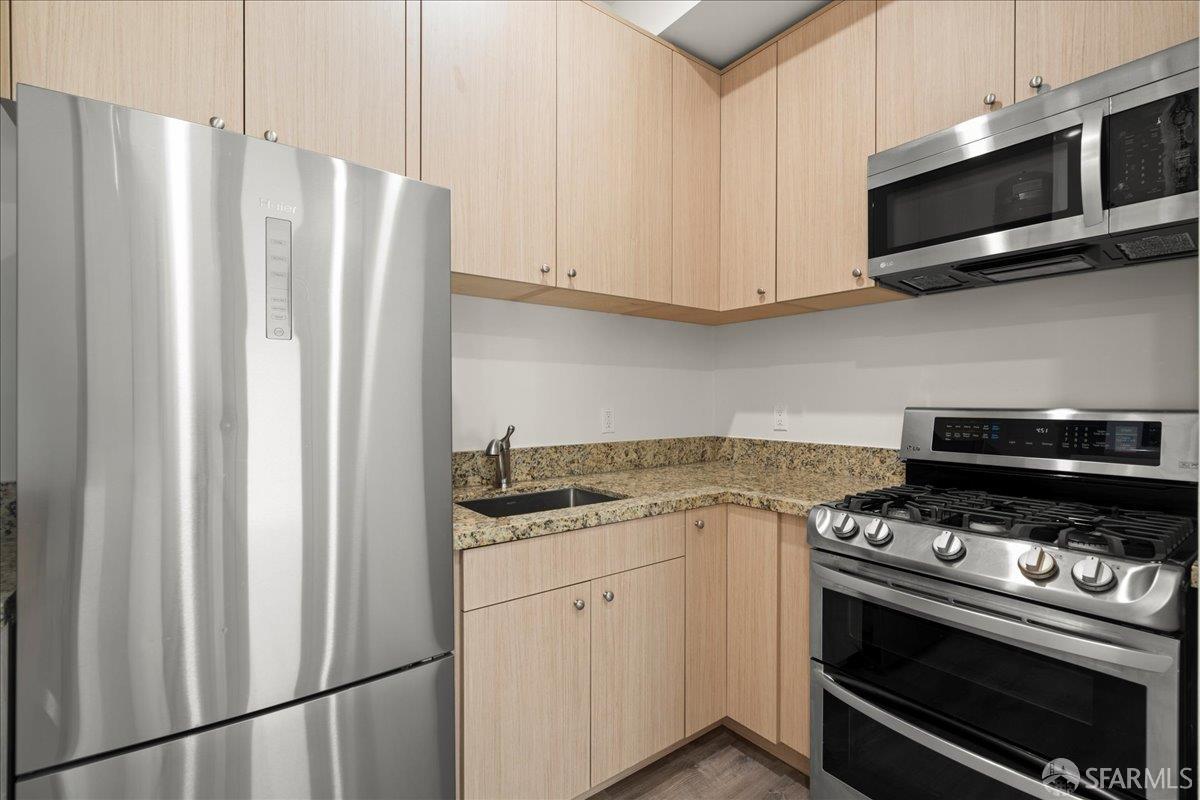 Detail Gallery Image 5 of 14 For 4326 Irving St, San Francisco,  CA 94122 - – Beds | – Baths