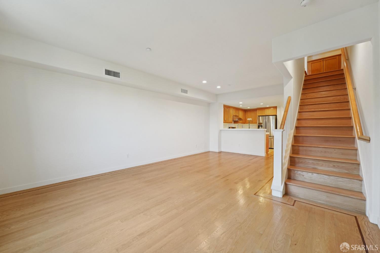Photo #5: 425051102 Listing 