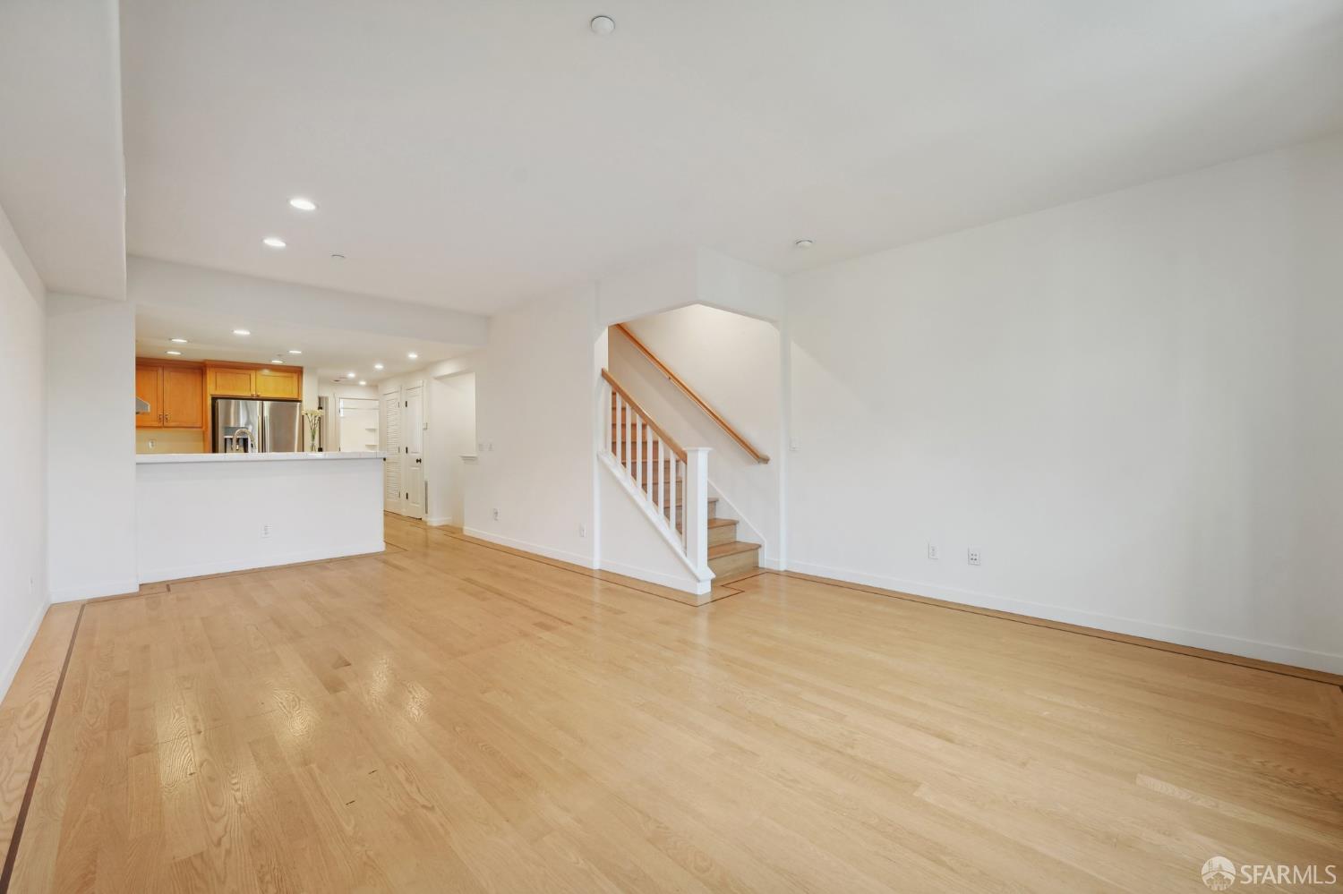 Photo #6: 425051102 Listing 