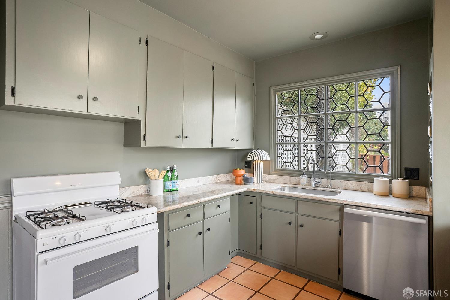 Detail Gallery Image 11 of 34 For 1908 Buchanan St, San Francisco,  CA 94115 - 3 Beds | 1/1 Baths