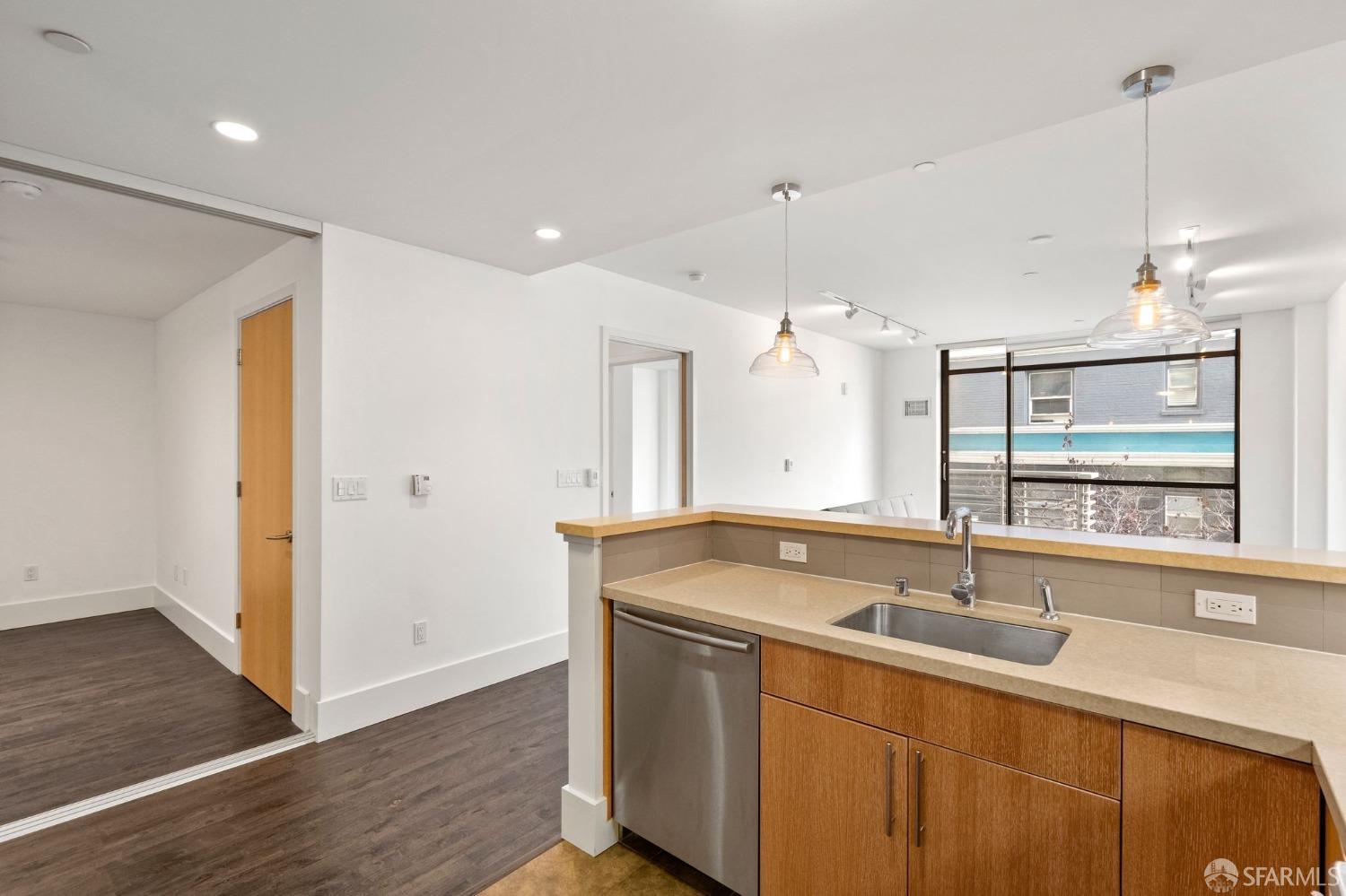 Photo #15: 425053855 Listing: Photo #15