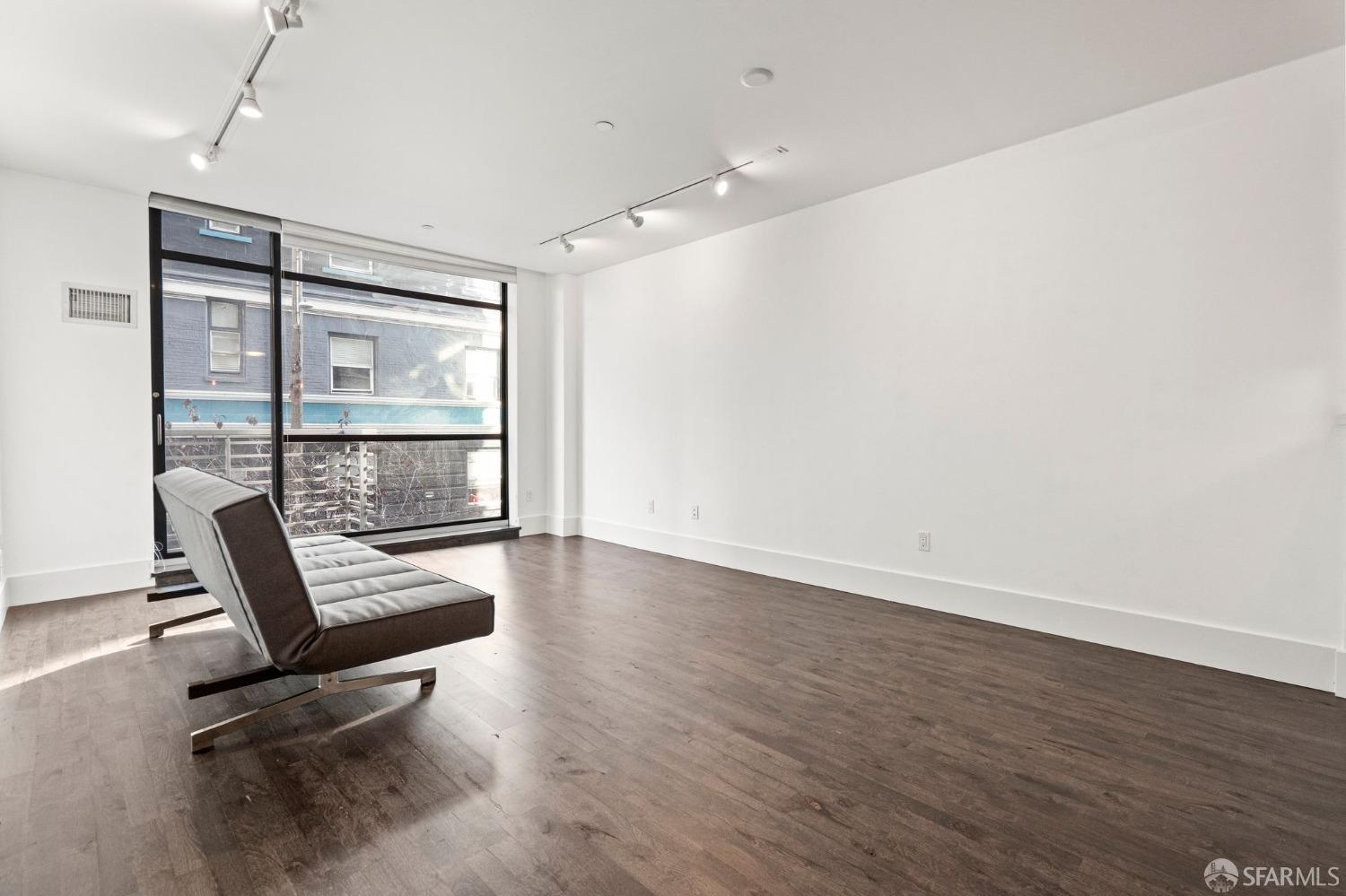 Photo #8: 425053855 Listing: Photo #8
