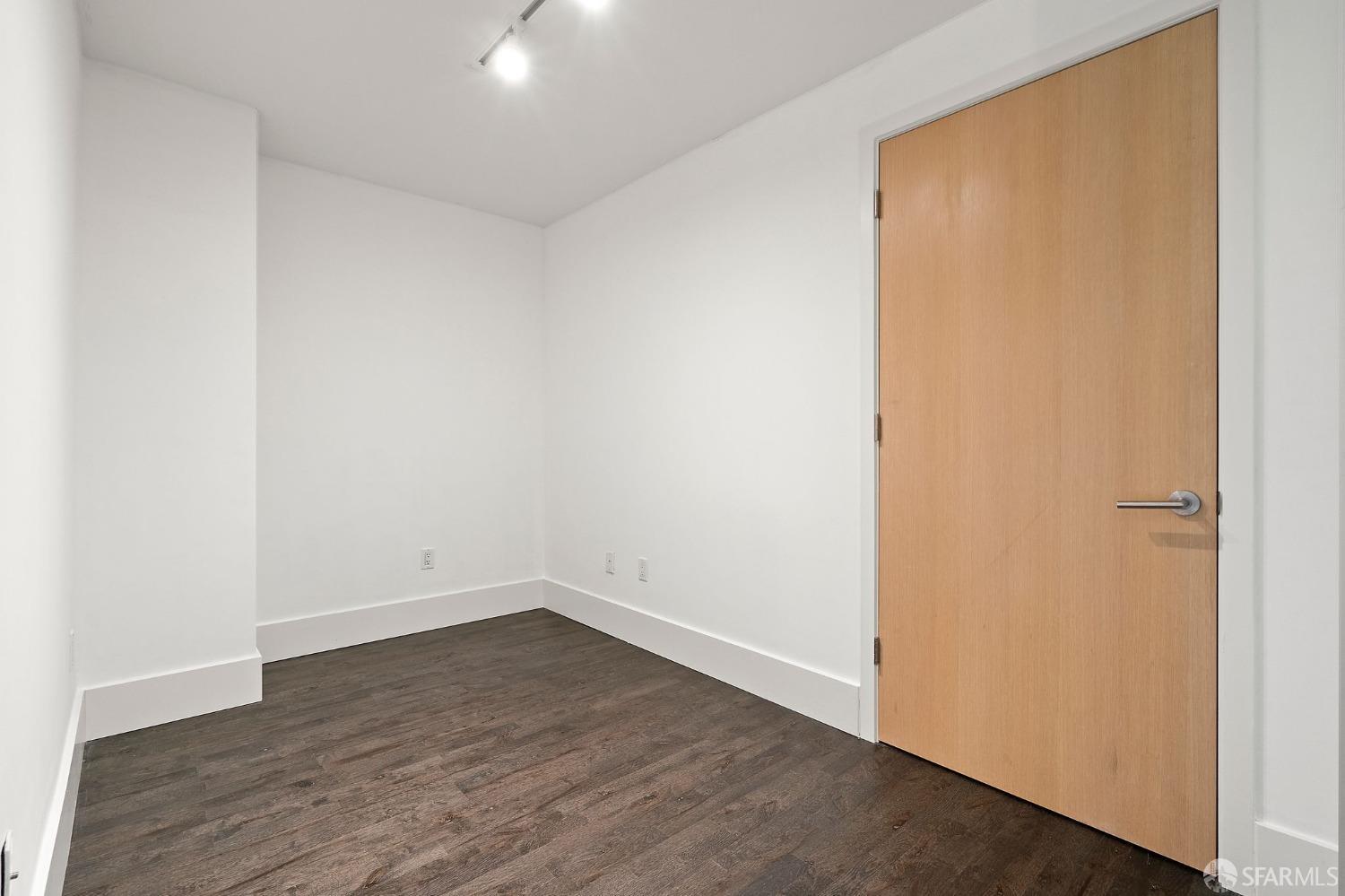 Photo #18: 425053855 Listing: Photo #18